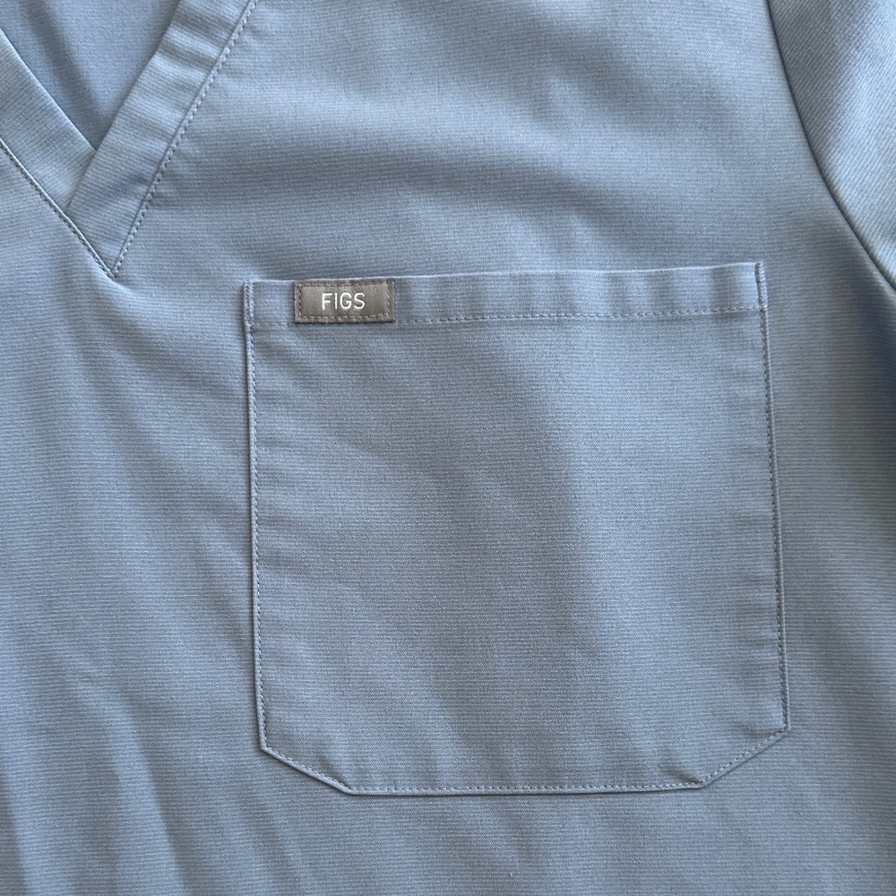 Figs Vapor Blue Space Dye Catarina One Pocket Scrub Top - Picture 4 of 5